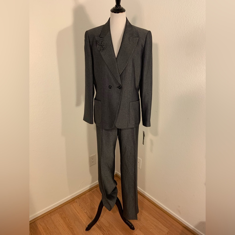 NWT Daniele O by Tahari Levine Charcoal Grey Women’s Suit Size 14